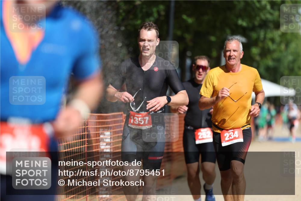 07.09.2025 - 19. Norderstedt Triathlon Michael Strokosch http://msf.ph/oto/8795451 07.09.2025 12:17:33 Laufen 234, 252, 303, 1357 meine-sportfotos.de