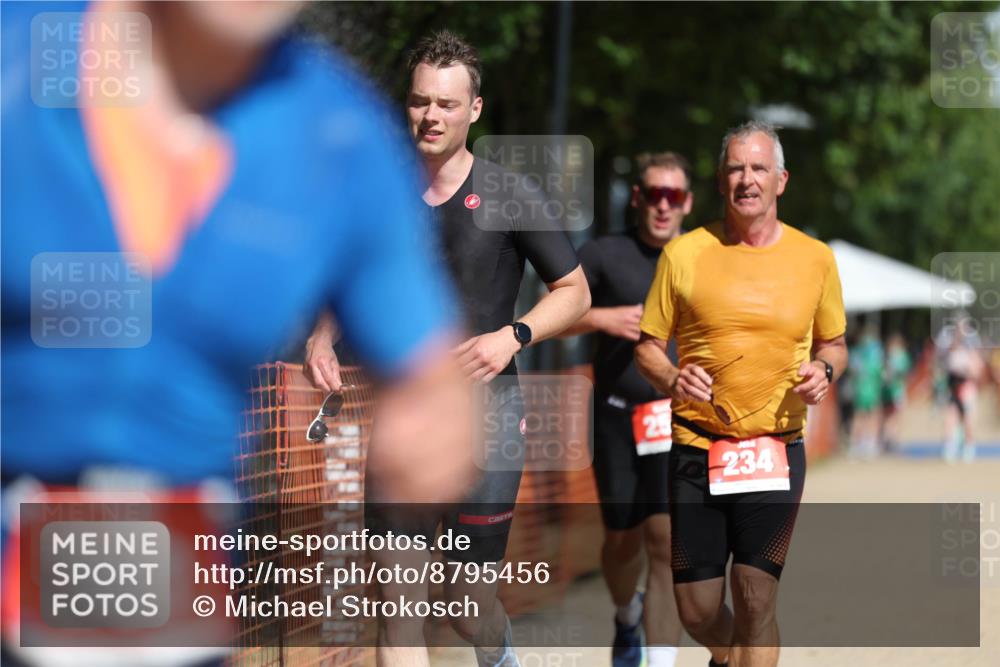07.09.2025 - 19. Norderstedt Triathlon Michael Strokosch http://msf.ph/oto/8795456 07.09.2025 12:17:33 Laufen 234, 252, 303, 1357 meine-sportfotos.de