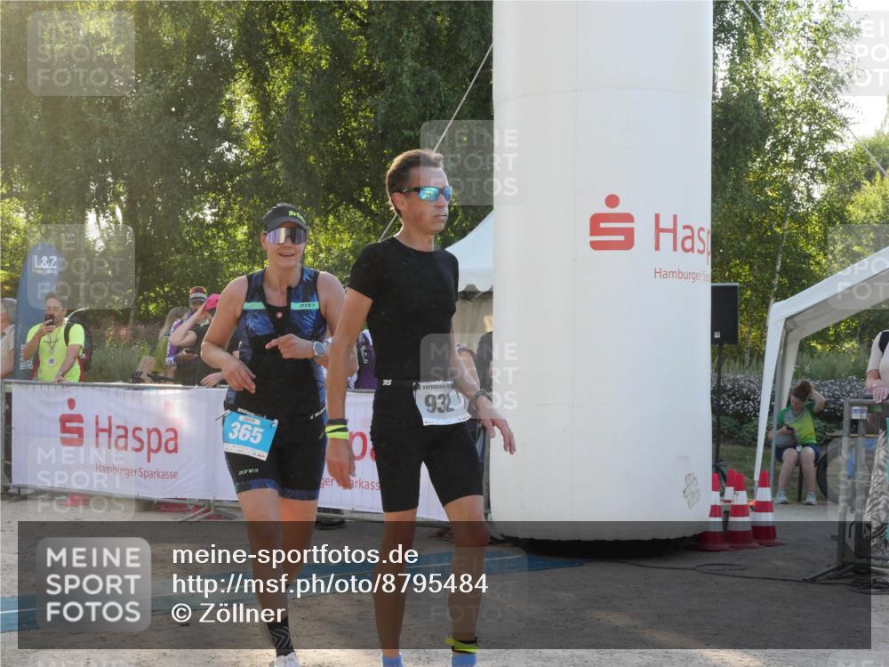07.09.2025 - 19. Norderstedt Triathlon Zöllner http://msf.ph/oto/8795484 07.09.2025 17:00:11 Ziel 365, 932 meine-sportfotos.de