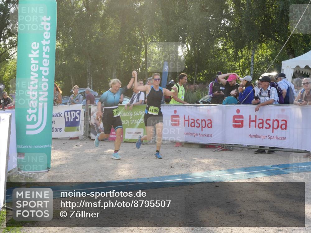 07.09.2025 - 19. Norderstedt Triathlon Zöllner http://msf.ph/oto/8795507 07.09.2025 17:00:32 Ziel 1101, 1106 meine-sportfotos.de