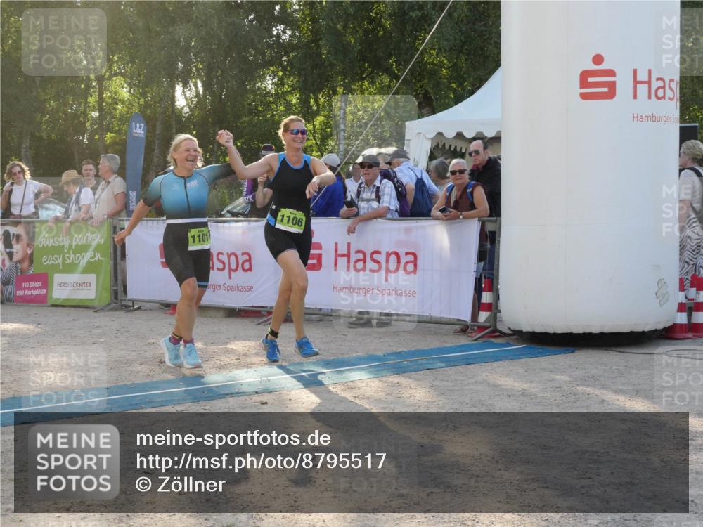 07.09.2025 - 19. Norderstedt Triathlon Zöllner http://msf.ph/oto/8795517 07.09.2025 17:00:33 Ziel 1101, 1106 meine-sportfotos.de