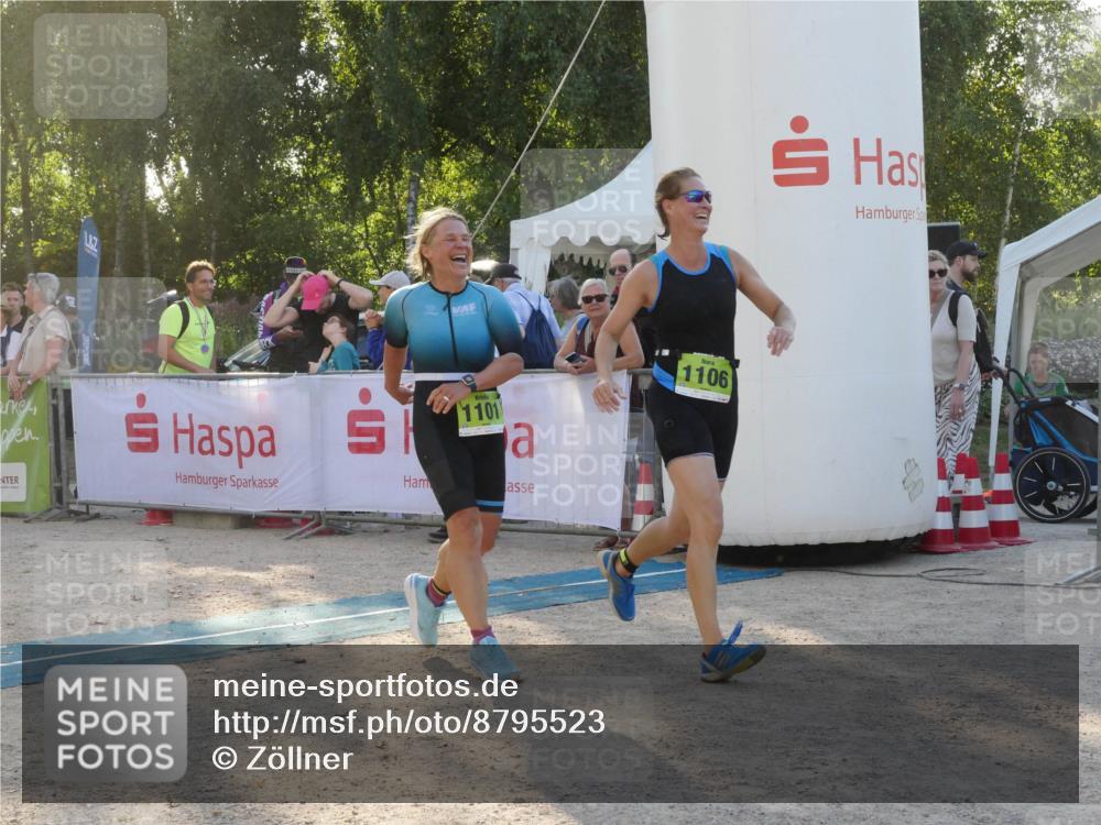 07.09.2025 - 19. Norderstedt Triathlon Zöllner http://msf.ph/oto/8795523 07.09.2025 17:00:33 Ziel 1101, 1106 meine-sportfotos.de