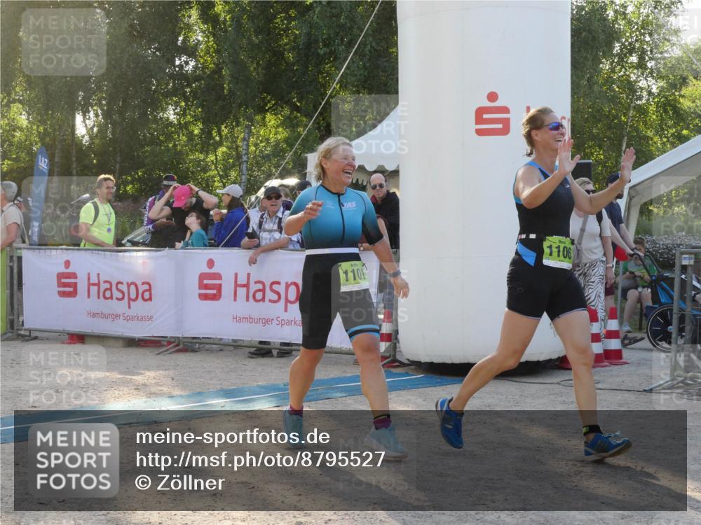 07.09.2025 - 19. Norderstedt Triathlon Zöllner http://msf.ph/oto/8795527 07.09.2025 17:00:34 Ziel 1101, 1106 meine-sportfotos.de