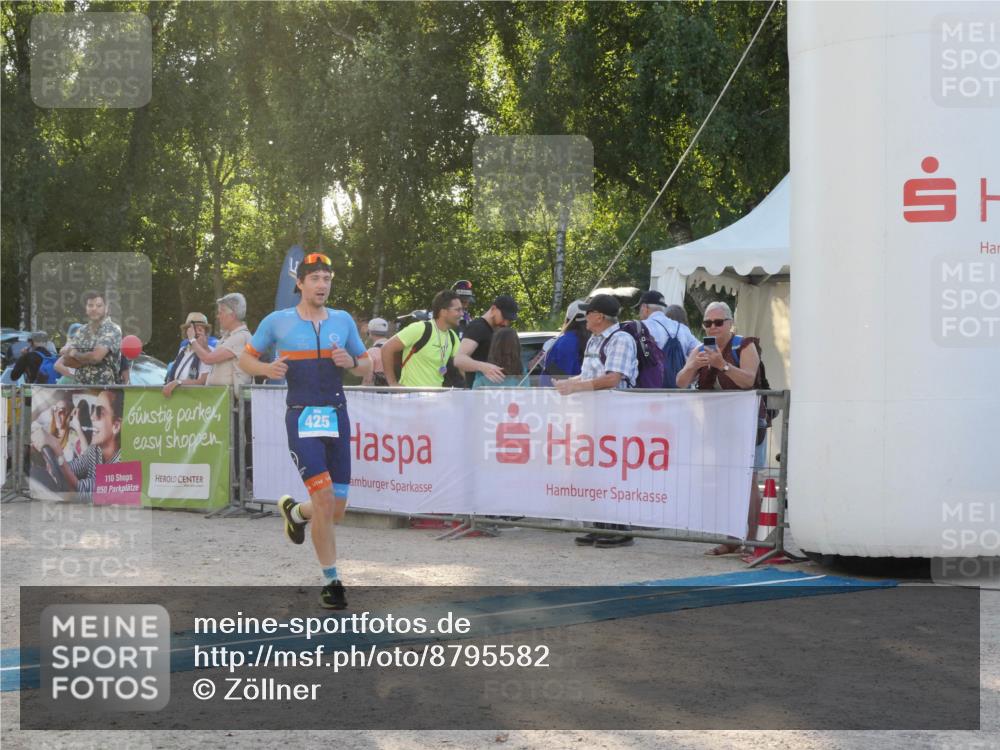 07.09.2025 - 19. Norderstedt Triathlon Zöllner http://msf.ph/oto/8795582 07.09.2025 17:01:23 Ziel 425 meine-sportfotos.de