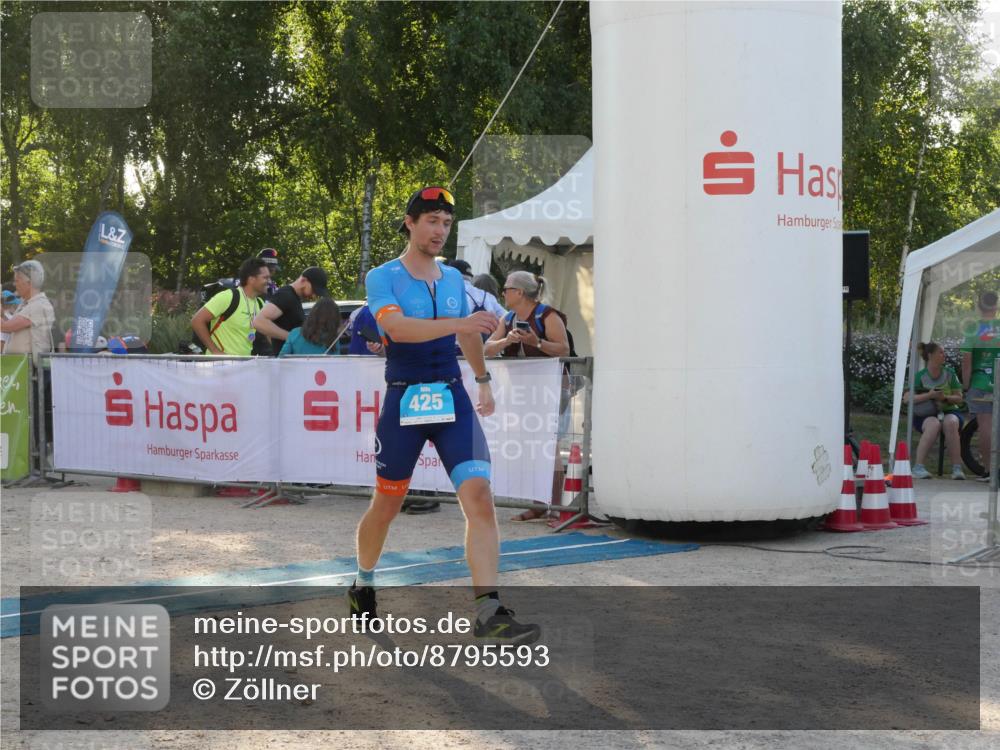 07.09.2025 - 19. Norderstedt Triathlon Zöllner http://msf.ph/oto/8795593 07.09.2025 17:01:25 Ziel 425 meine-sportfotos.de