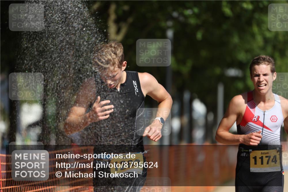 07.09.2025 - 19. Norderstedt Triathlon Michael Strokosch http://msf.ph/oto/8795624 07.09.2025 11:53:19 Laufen 1174, 1203 meine-sportfotos.de