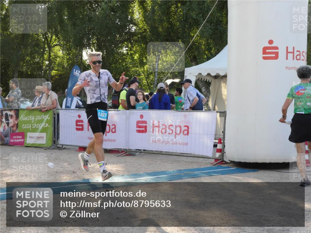 07.09.2025 - 19. Norderstedt Triathlon Zöllner http://msf.ph/oto/8795633 07.09.2025 17:01:51 Ziel 1407 meine-sportfotos.de
