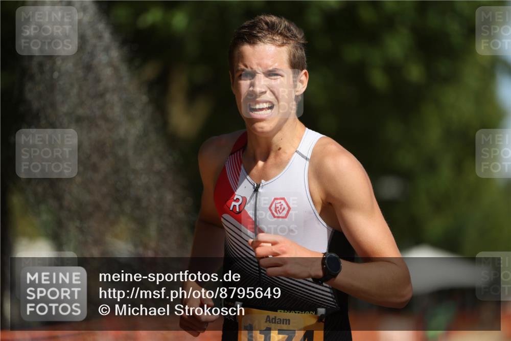 07.09.2025 - 19. Norderstedt Triathlon Michael Strokosch http://msf.ph/oto/8795649 07.09.2025 11:53:20 Laufen 1174, 1203 meine-sportfotos.de