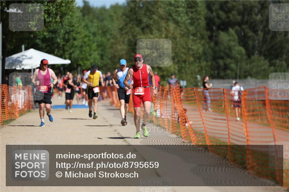 07.09.2025 - 19. Norderstedt Triathlon Michael Strokosch http://msf.ph/oto/8795659 07.09.2025 12:18:12 Laufen 203 meine-sportfotos.de