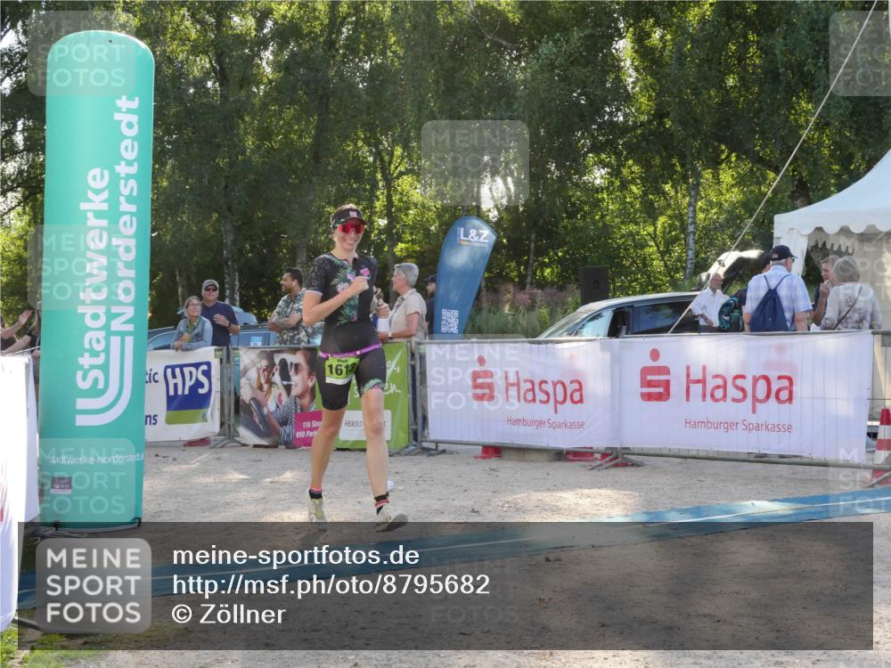 07.09.2025 - 19. Norderstedt Triathlon Zöllner http://msf.ph/oto/8795682 07.09.2025 17:02:51 Ziel 950, 1613 meine-sportfotos.de