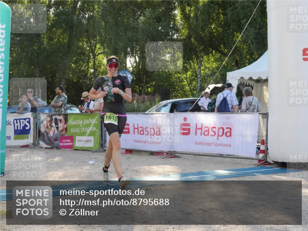 07.09.2025 - 19. Norderstedt Triathlon Zöllner http://msf.ph/oto/8795688 07.09.2025 17:02:51 Ziel 950, 1613 meine-sportfotos.de