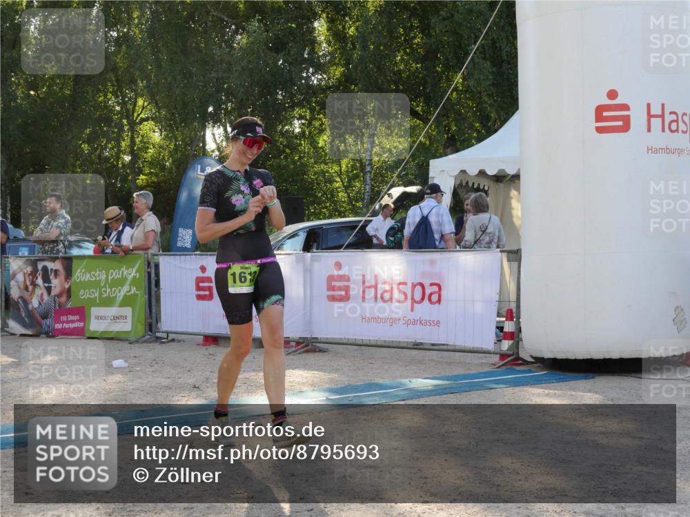 07.09.2025 - 19. Norderstedt Triathlon Zöllner http://msf.ph/oto/8795693 07.09.2025 17:02:52 Ziel 950, 1613 meine-sportfotos.de
