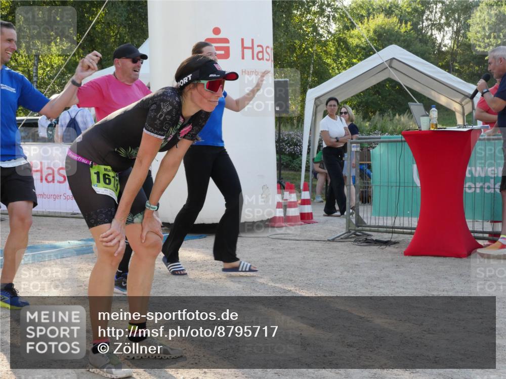 07.09.2025 - 19. Norderstedt Triathlon Zöllner http://msf.ph/oto/8795717 07.09.2025 17:02:54 Ziel 950, 1613 meine-sportfotos.de