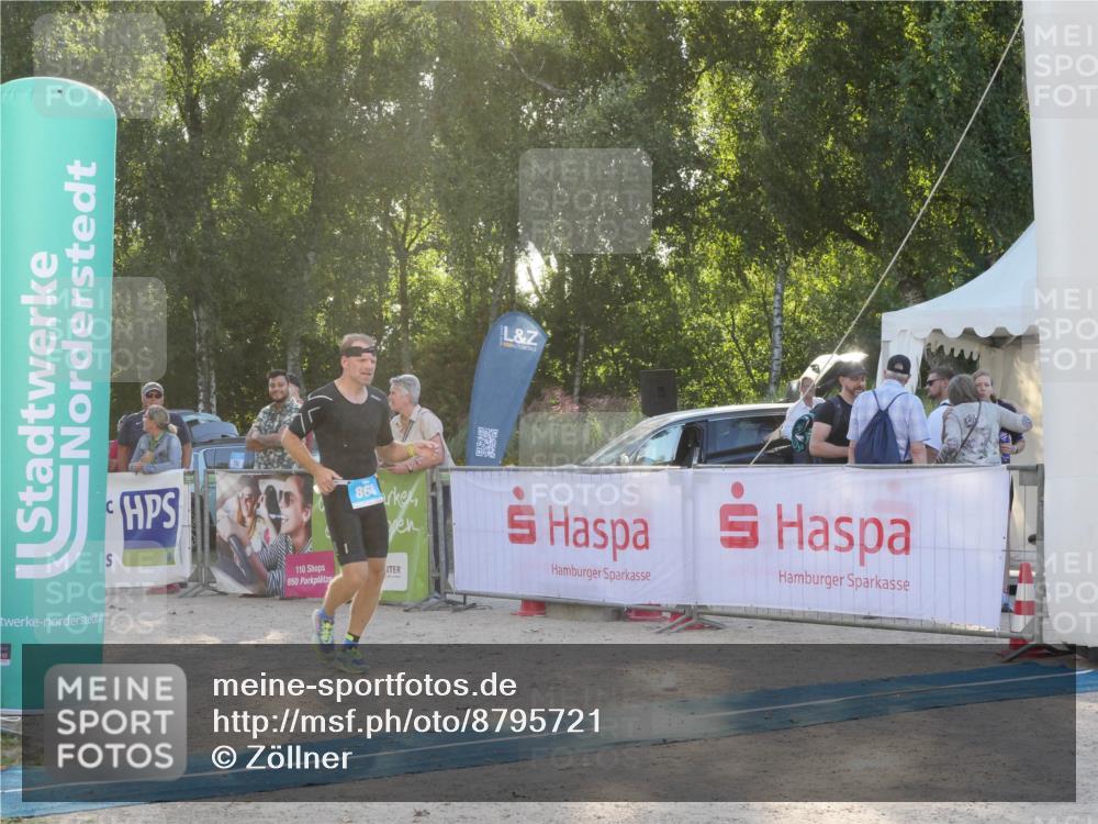 07.09.2025 - 19. Norderstedt Triathlon Zöllner http://msf.ph/oto/8795721 07.09.2025 17:03:07 Ziel 868, 1086 meine-sportfotos.de