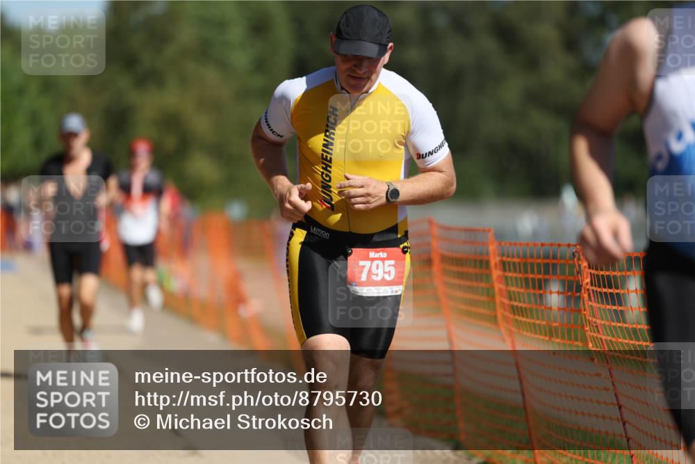 07.09.2025 - 19. Norderstedt Triathlon Michael Strokosch http://msf.ph/oto/8795730 07.09.2025 12:18:25 Laufen 237, 795, 857, 1300, 1313, 1371 meine-sportfotos.de