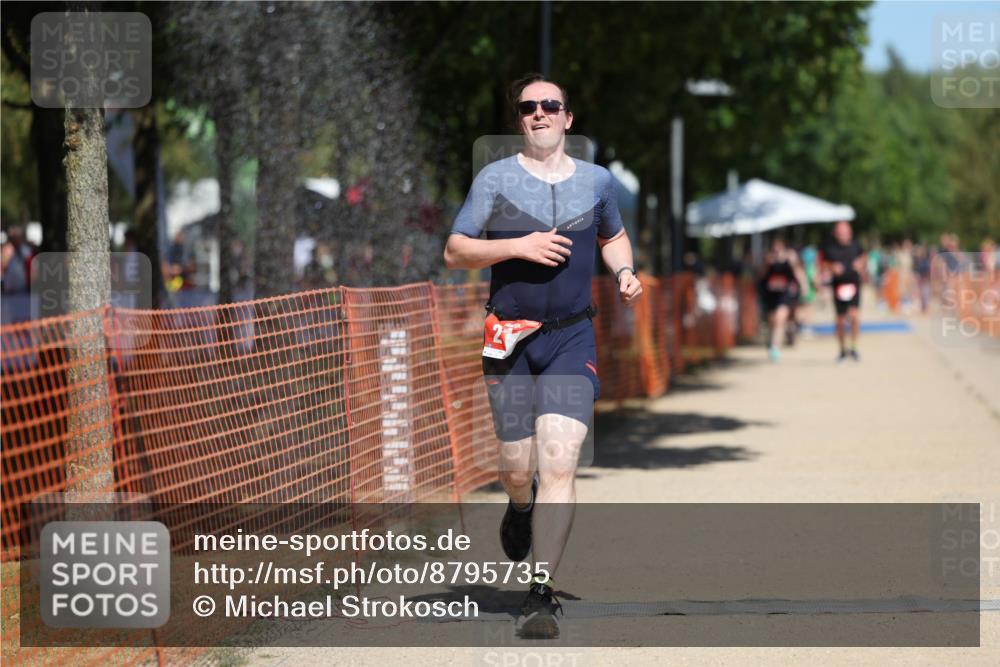 07.09.2025 - 19. Norderstedt Triathlon Michael Strokosch http://msf.ph/oto/8795735 07.09.2025 13:01:34 Laufen 210, 250 meine-sportfotos.de