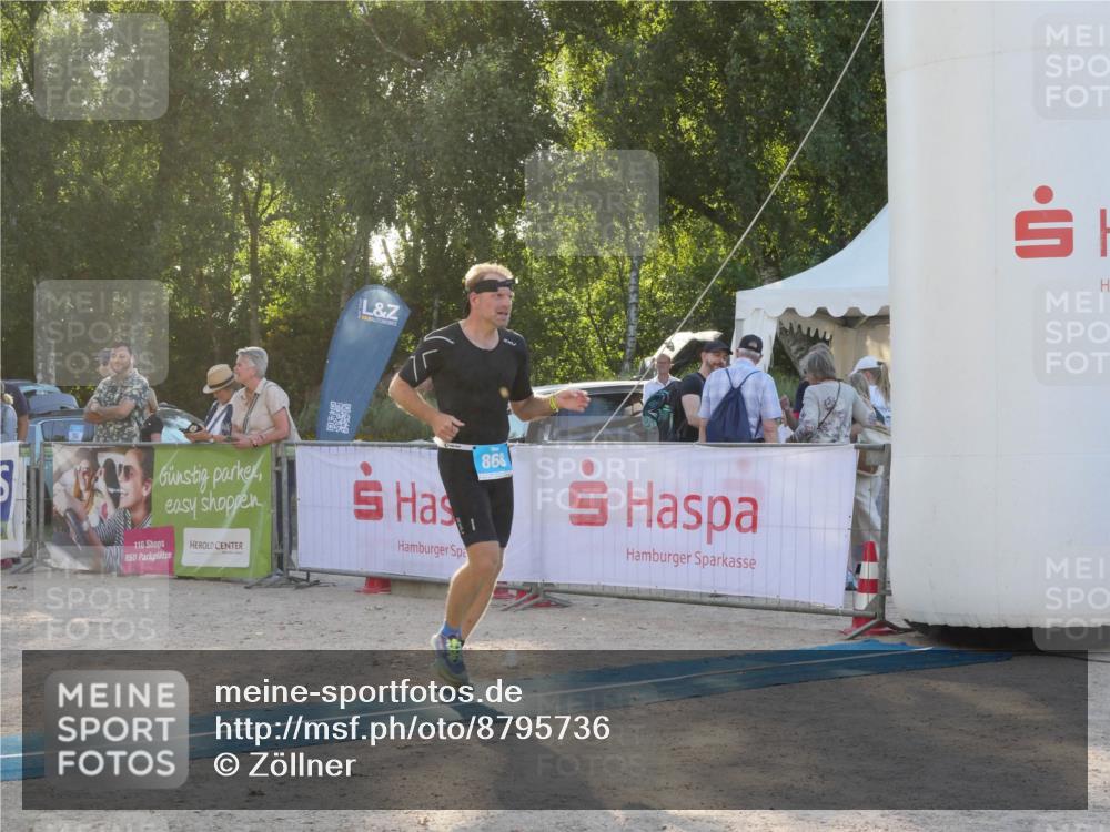 07.09.2025 - 19. Norderstedt Triathlon Zöllner http://msf.ph/oto/8795736 07.09.2025 17:03:08 Ziel 868, 1086 meine-sportfotos.de