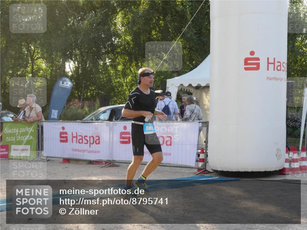 07.09.2025 - 19. Norderstedt Triathlon Zöllner http://msf.ph/oto/8795741 07.09.2025 17:03:08 Ziel 868, 1086 meine-sportfotos.de