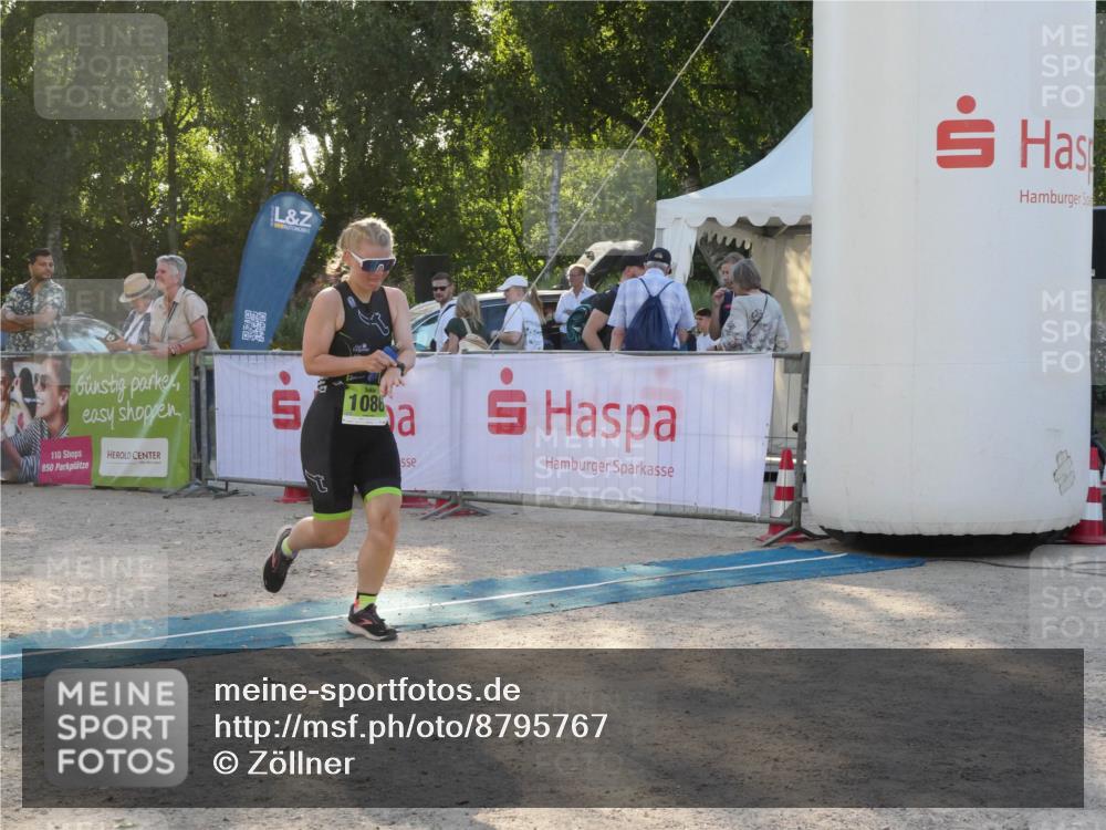 07.09.2025 - 19. Norderstedt Triathlon Zöllner http://msf.ph/oto/8795767 07.09.2025 17:03:10 Ziel 868, 1086 meine-sportfotos.de