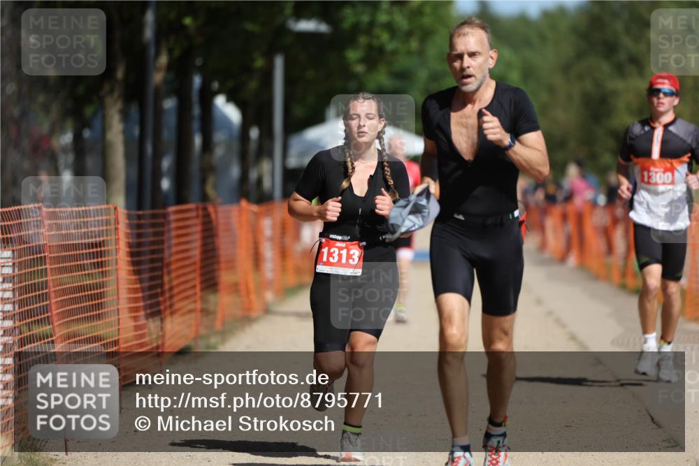 07.09.2025 - 19. Norderstedt Triathlon Michael Strokosch http://msf.ph/oto/8795771 07.09.2025 12:18:28 Laufen 237, 795, 1300, 1313, 1372 meine-sportfotos.de