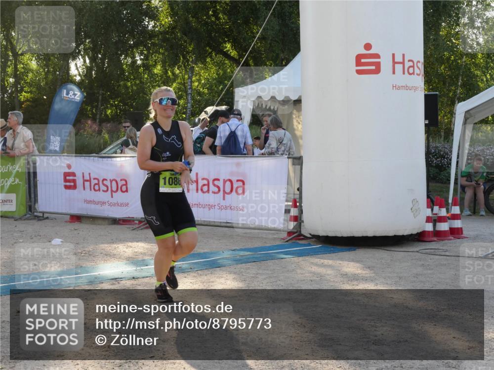 07.09.2025 - 19. Norderstedt Triathlon Zöllner http://msf.ph/oto/8795773 07.09.2025 17:03:11 Ziel 868, 1086 meine-sportfotos.de