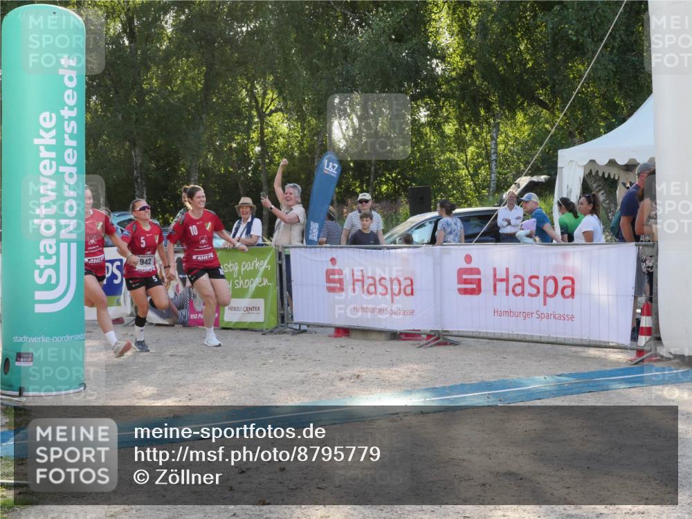 07.09.2025 - 19. Norderstedt Triathlon Zöllner http://msf.ph/oto/8795779 07.09.2025 17:04:13 Ziel 942 meine-sportfotos.de