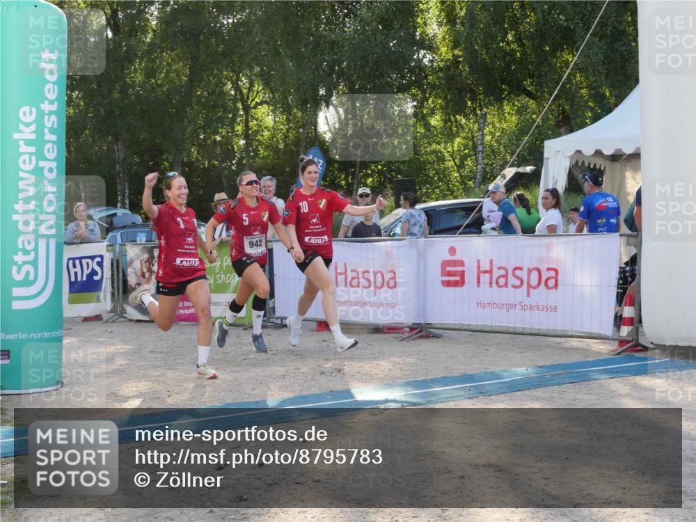 07.09.2025 - 19. Norderstedt Triathlon Zöllner http://msf.ph/oto/8795783 07.09.2025 17:04:13 Ziel 942 meine-sportfotos.de