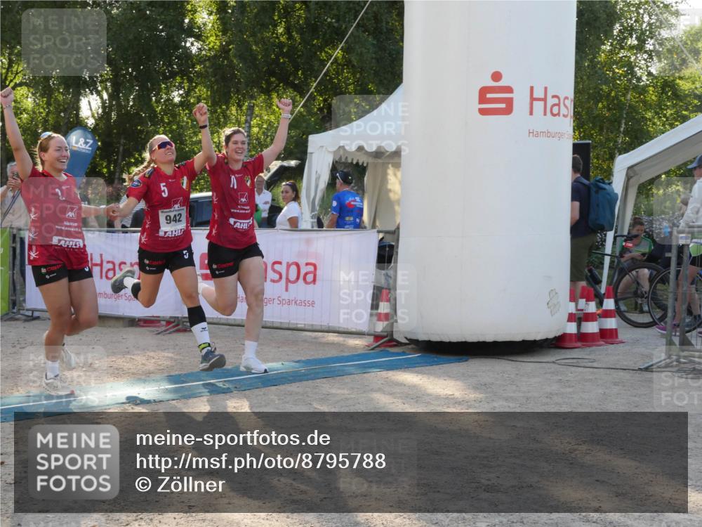 07.09.2025 - 19. Norderstedt Triathlon Zöllner http://msf.ph/oto/8795788 07.09.2025 17:04:14 Ziel 942 meine-sportfotos.de