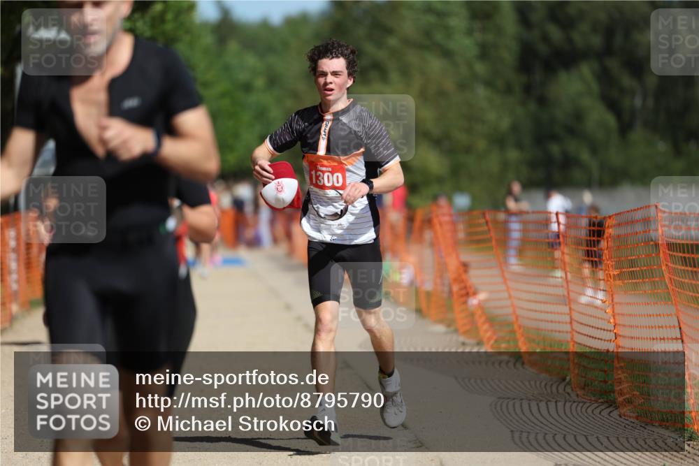 07.09.2025 - 19. Norderstedt Triathlon Michael Strokosch http://msf.ph/oto/8795790 07.09.2025 12:18:30 Laufen 237, 822, 1300, 1313, 1372 meine-sportfotos.de