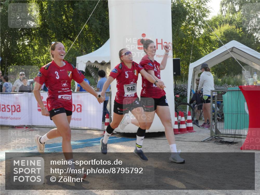 07.09.2025 - 19. Norderstedt Triathlon Zöllner http://msf.ph/oto/8795792 07.09.2025 17:04:14 Ziel 942 meine-sportfotos.de