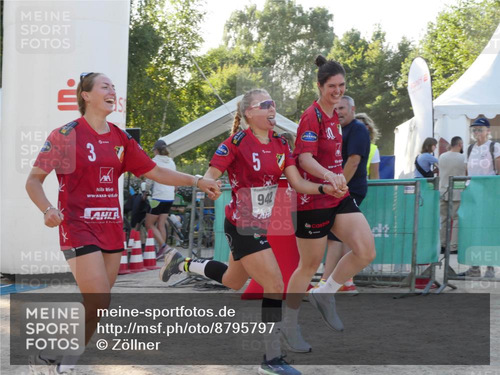 07.09.2025 - 19. Norderstedt Triathlon Zöllner http://msf.ph/oto/8795797 07.09.2025 17:04:15 Ziel 942 meine-sportfotos.de