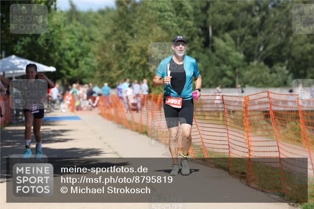 07.09.2025 - 19. Norderstedt Triathlon Michael Strokosch http://msf.ph/oto/8795819 07.09.2025 13:51:41 Laufen 324, 333, 1352 meine-sportfotos.de