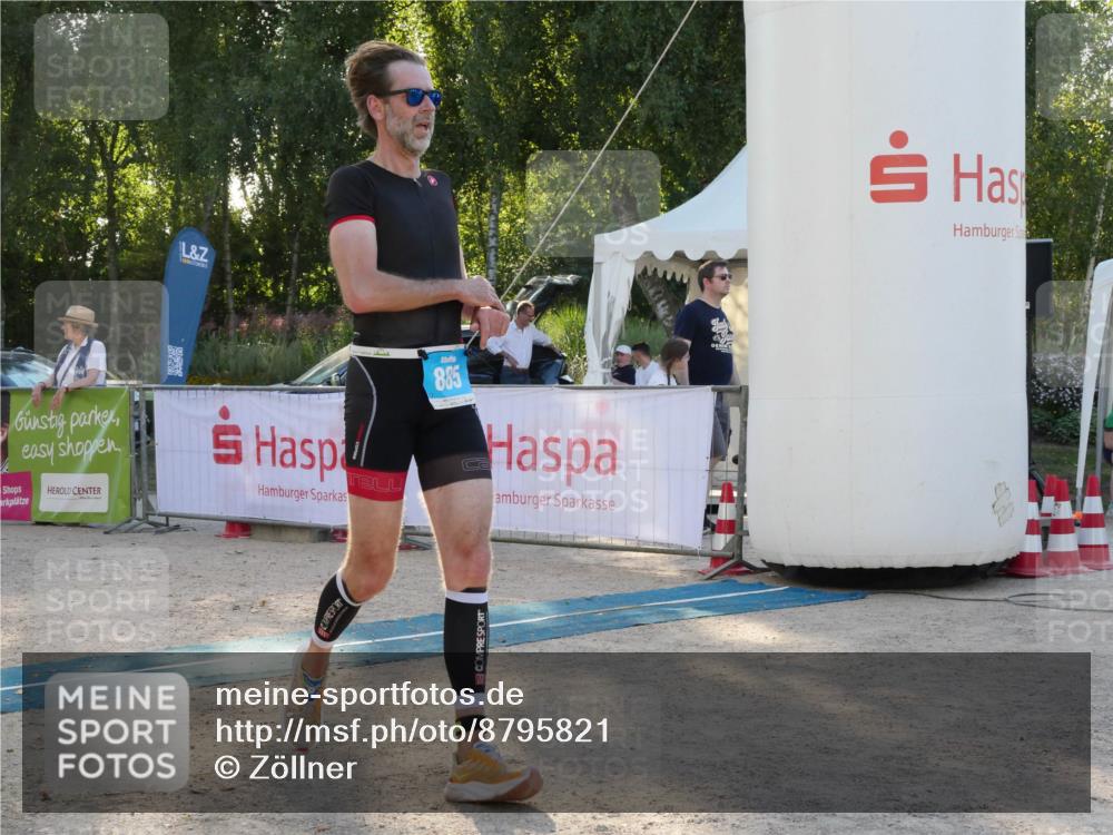 07.09.2025 - 19. Norderstedt Triathlon Zöllner http://msf.ph/oto/8795821 07.09.2025 17:05:47 Ziel 885 meine-sportfotos.de