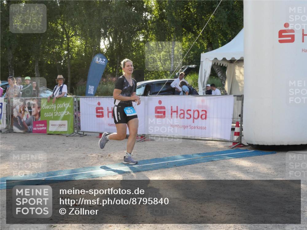 07.09.2025 - 19. Norderstedt Triathlon Zöllner http://msf.ph/oto/8795840 07.09.2025 17:05:57 Ziel 887 meine-sportfotos.de