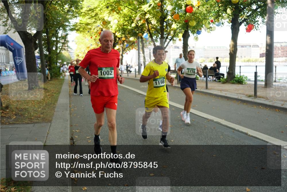 07.09.2025 - BARMER Alsterlauf Yannick Fuchs http://msf.ph/oto/8795845 07.09.2025 11:44:04 Laufen 1002, 1198, 1174 meine-sportfotos.de