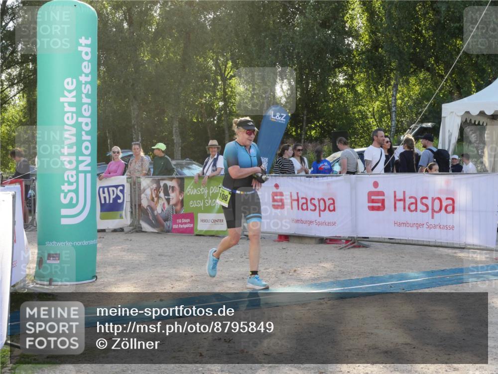 07.09.2025 - 19. Norderstedt Triathlon Zöllner http://msf.ph/oto/8795849 07.09.2025 17:06:03 Ziel 887, 1108, 1409 meine-sportfotos.de