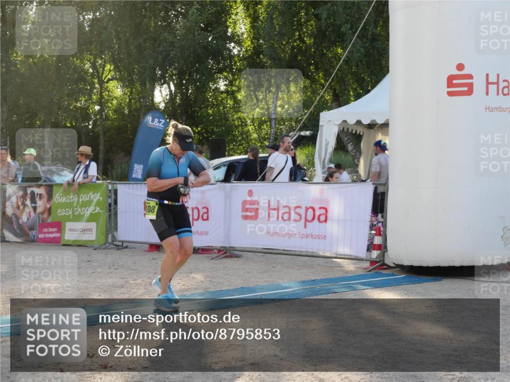 07.09.2025 - 19. Norderstedt Triathlon Zöllner http://msf.ph/oto/8795853 07.09.2025 17:06:03 Ziel 887, 1108, 1409 meine-sportfotos.de