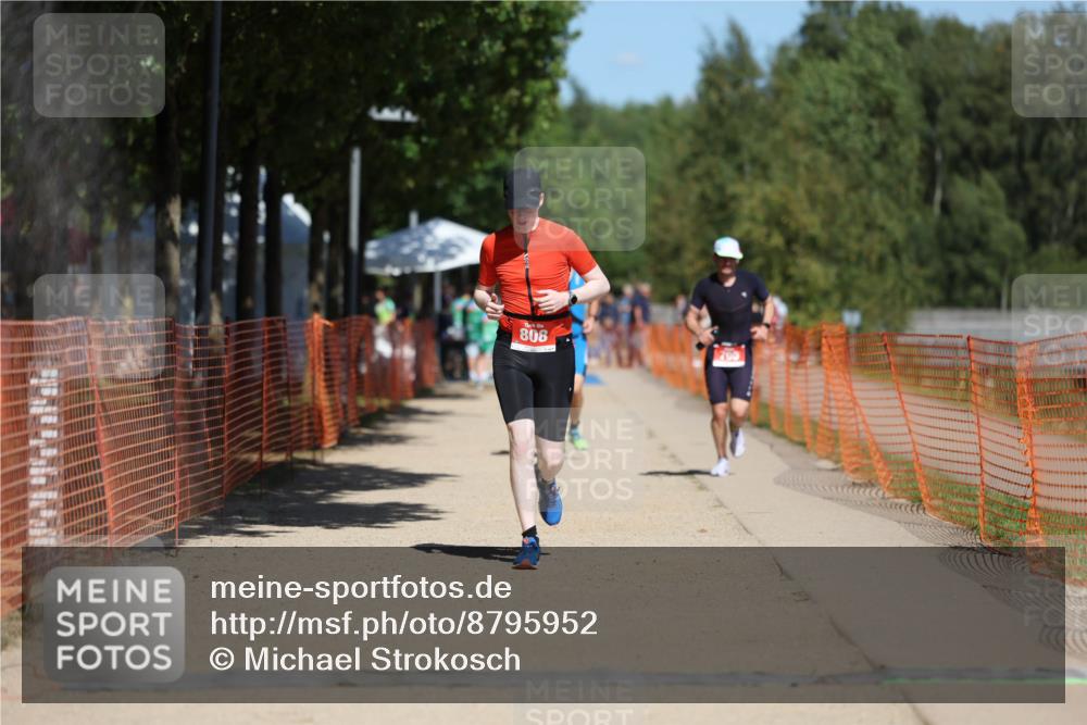 07.09.2025 - 19. Norderstedt Triathlon Michael Strokosch http://msf.ph/oto/8795952 07.09.2025 13:02:03 Laufen 700, 750, 808 meine-sportfotos.de