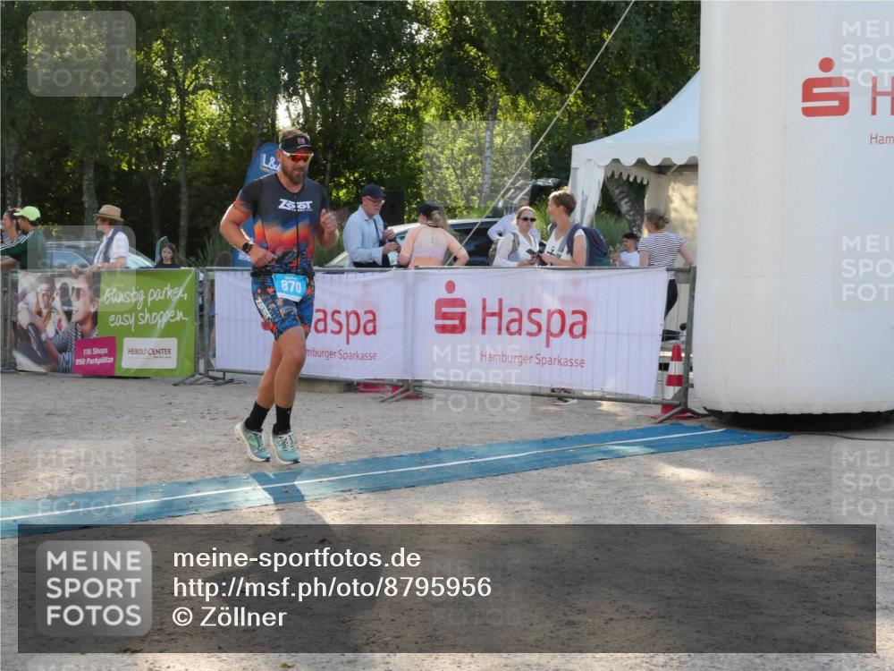 07.09.2025 - 19. Norderstedt Triathlon Zöllner http://msf.ph/oto/8795956 07.09.2025 17:07:47 Ziel 870, 902 meine-sportfotos.de
