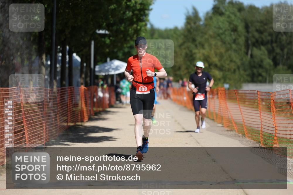 07.09.2025 - 19. Norderstedt Triathlon Michael Strokosch http://msf.ph/oto/8795962 07.09.2025 13:02:04 Laufen 700, 750, 808 meine-sportfotos.de