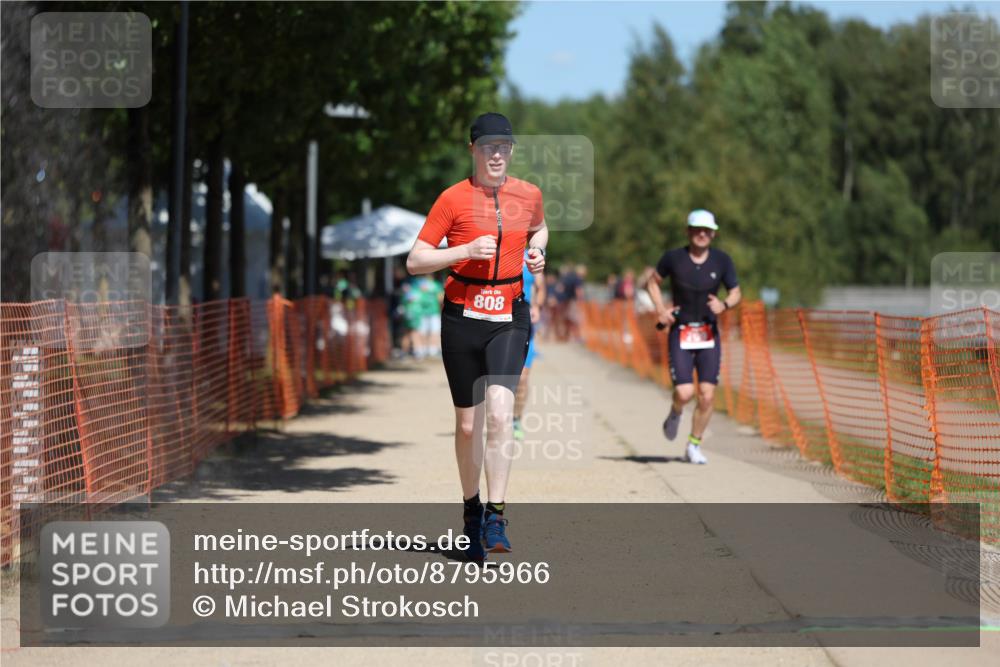 07.09.2025 - 19. Norderstedt Triathlon Michael Strokosch http://msf.ph/oto/8795966 07.09.2025 13:02:04 Laufen 700, 750, 808 meine-sportfotos.de