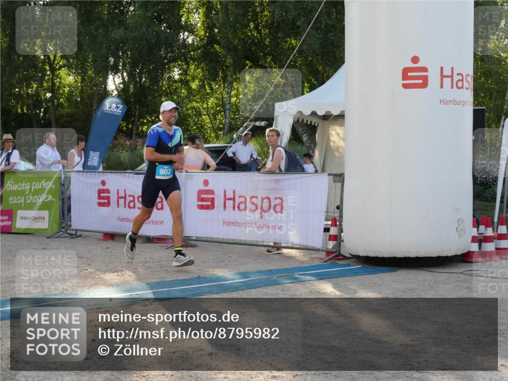 07.09.2025 - 19. Norderstedt Triathlon Zöllner http://msf.ph/oto/8795982 07.09.2025 17:07:50 Ziel 870, 902 meine-sportfotos.de
