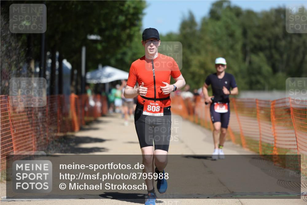 07.09.2025 - 19. Norderstedt Triathlon Michael Strokosch http://msf.ph/oto/8795988 07.09.2025 13:02:06 Laufen 700, 750, 808 meine-sportfotos.de