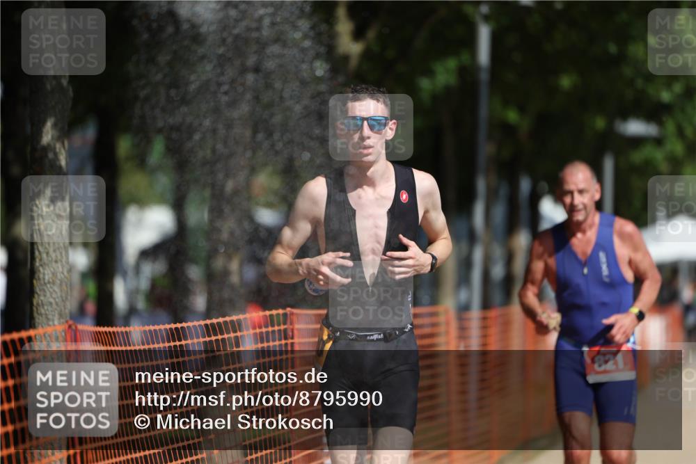 07.09.2025 - 19. Norderstedt Triathlon Michael Strokosch http://msf.ph/oto/8795990 07.09.2025 11:54:18 Laufen 821, 1200 meine-sportfotos.de