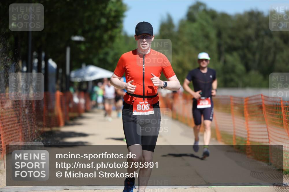 07.09.2025 - 19. Norderstedt Triathlon Michael Strokosch http://msf.ph/oto/8795991 07.09.2025 13:02:06 Laufen 700, 750, 808 meine-sportfotos.de