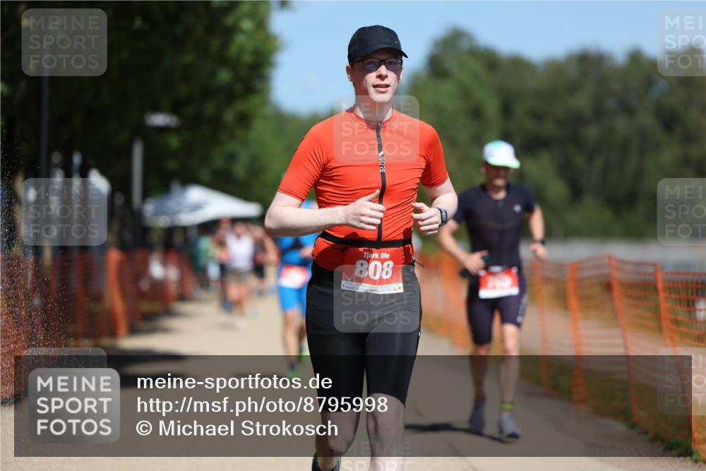 07.09.2025 - 19. Norderstedt Triathlon Michael Strokosch http://msf.ph/oto/8795998 07.09.2025 13:02:07 Laufen 700, 750, 808 meine-sportfotos.de