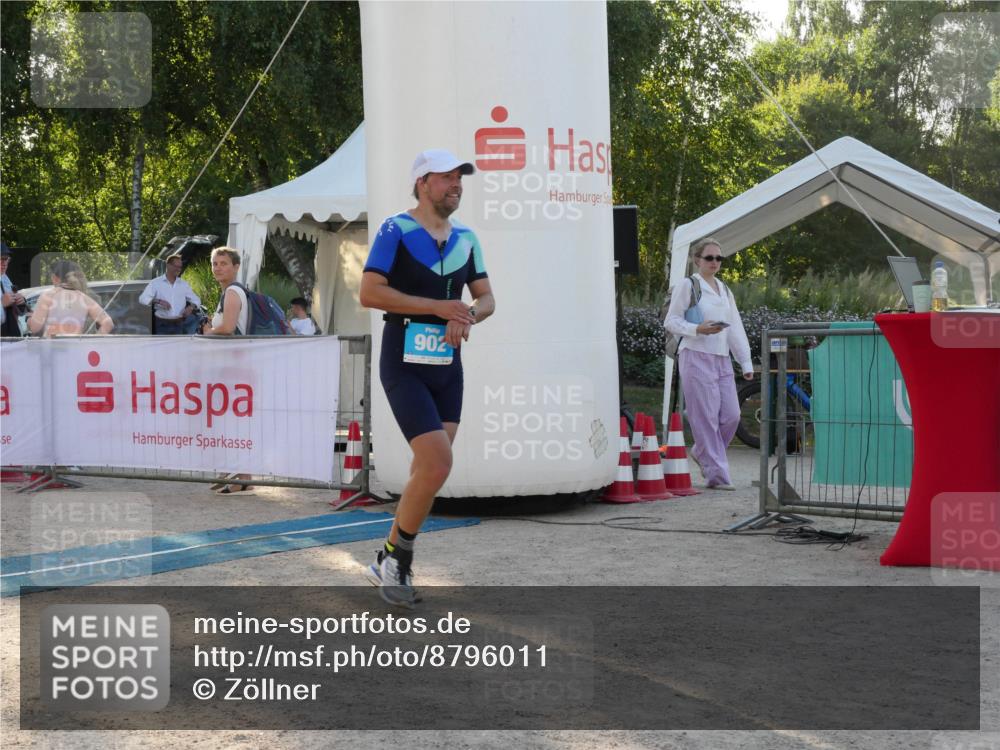 07.09.2025 - 19. Norderstedt Triathlon Zöllner http://msf.ph/oto/8796011 07.09.2025 17:07:51 Ziel 870, 902 meine-sportfotos.de