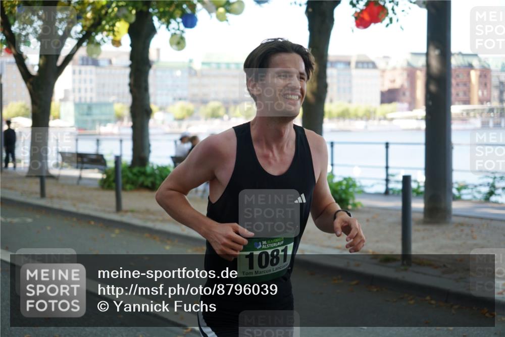07.09.2025 - BARMER Alsterlauf Yannick Fuchs http://msf.ph/oto/8796039 07.09.2025 11:44:16 Laufen 36, 1081 meine-sportfotos.de