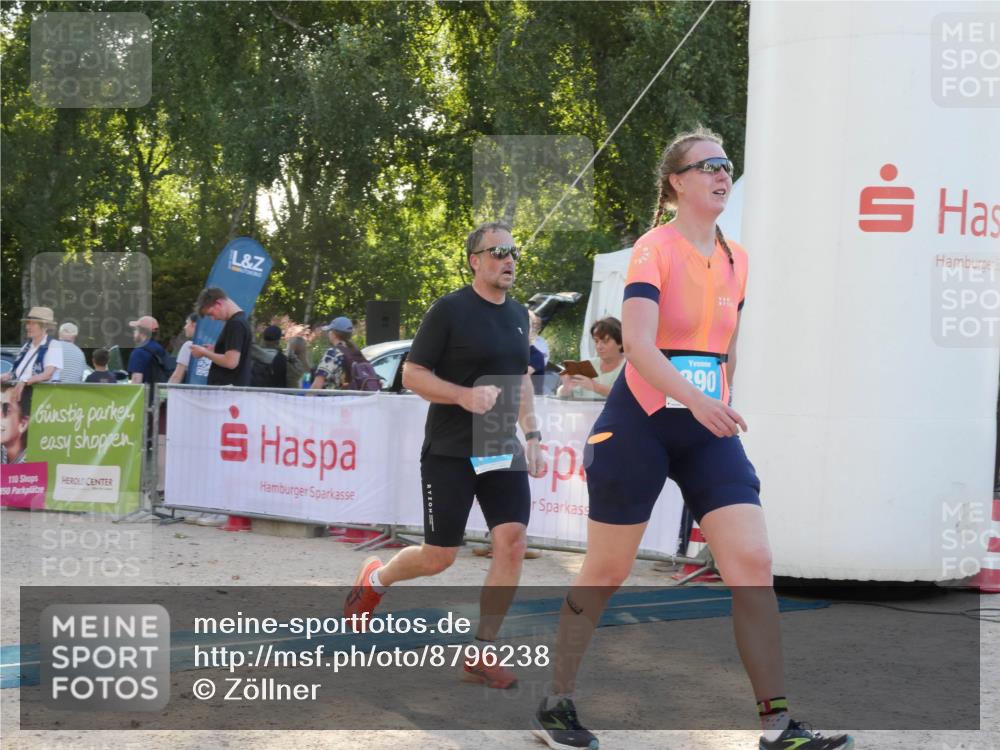 07.09.2025 - 19. Norderstedt Triathlon Zöllner http://msf.ph/oto/8796238 07.09.2025 17:12:13 Ziel 390, 1413 meine-sportfotos.de