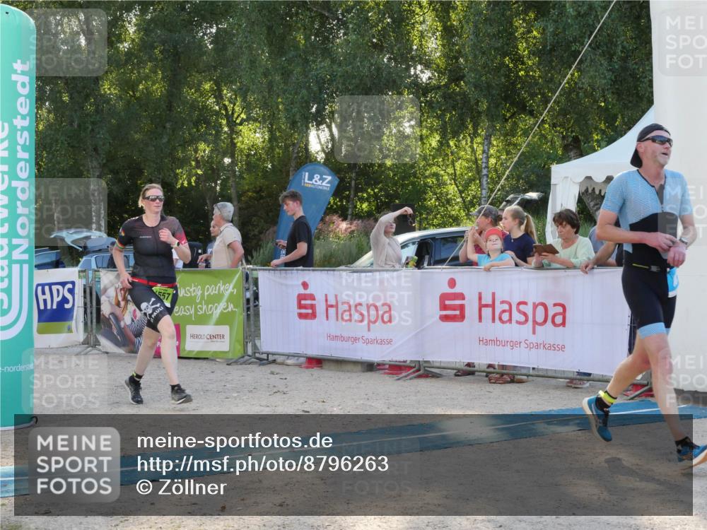 07.09.2025 - 19. Norderstedt Triathlon Zöllner http://msf.ph/oto/8796263 07.09.2025 17:12:45 Ziel 883, 1557 meine-sportfotos.de